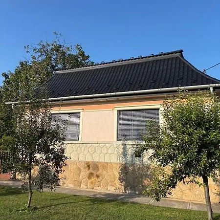 Nagykoez Vendeghaz Apartament *